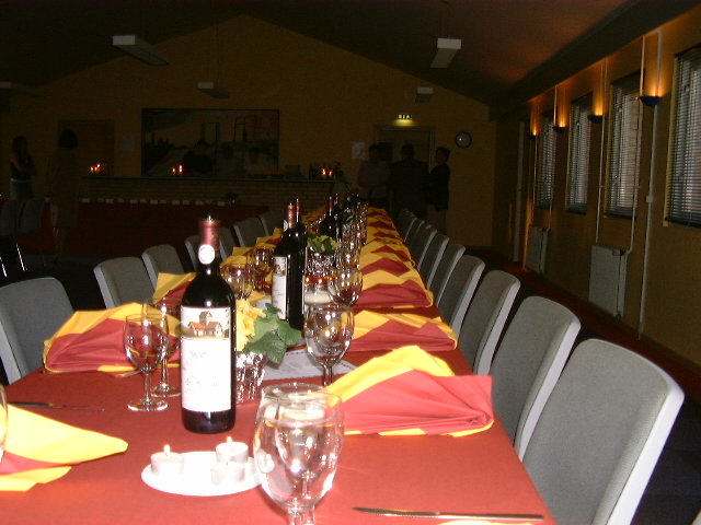 0002 Foer bordet raseres.jpg